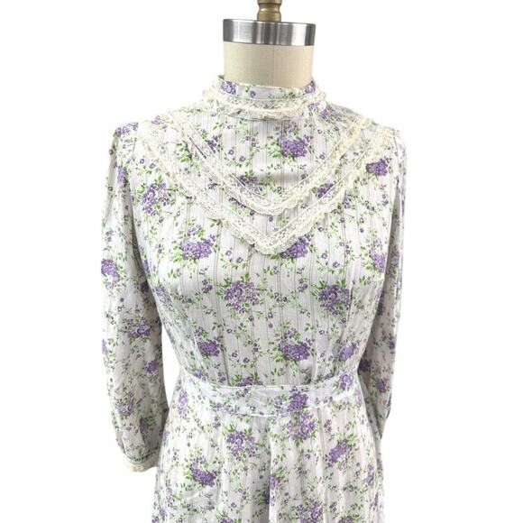 70s VTG  Gunne Style Prairie Romantic Cottage Core White Dress Purple Floral M - Picture 4 of 8